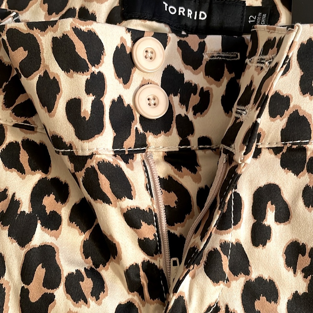 Torrid Leopard Shorts - Picture 3 of 4